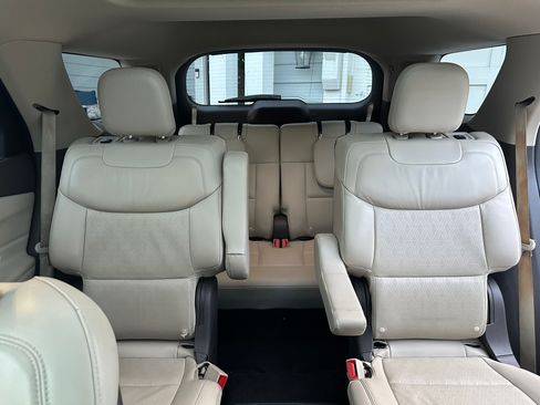 Used 2020 Ford Explorer Platinum w/ Premium Technology Package image 15