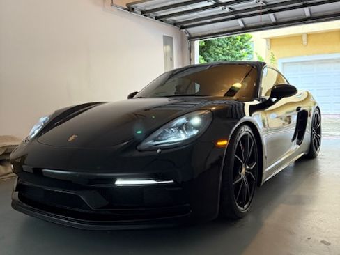 Used 2019 Porsche 718 Cayman S image 2