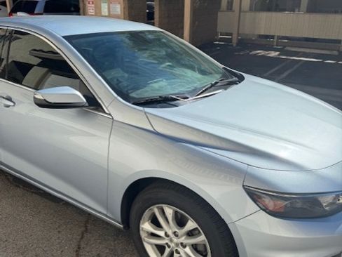 Used 2017 Chevrolet Malibu LT image 10