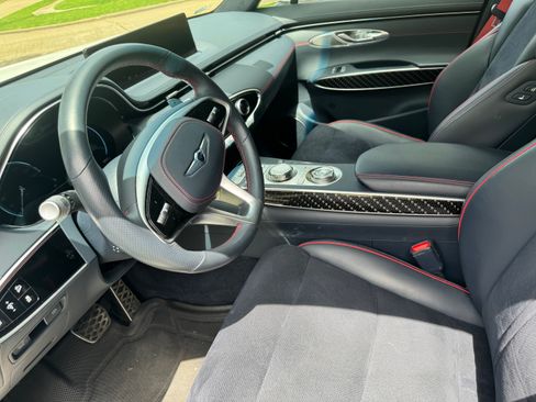 Used 2022 Genesis GV70 3.5T Sport w/ Sport Prestige Package AWD/4WD image 19