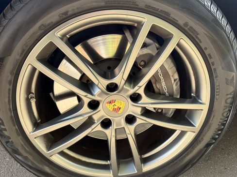 Used 2021 Porsche Cayenne Sport Utility 4D image 11