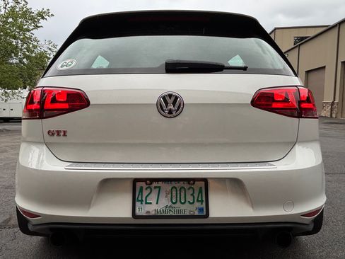 Used 2017 Volkswagen GTI SE FWD image 11