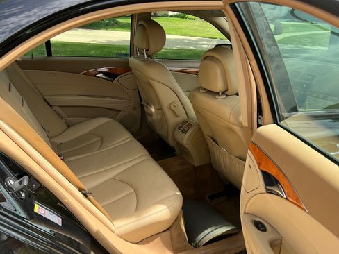 Used 2009 Mercedes-Benz E 350 4MATIC Sedan image 13