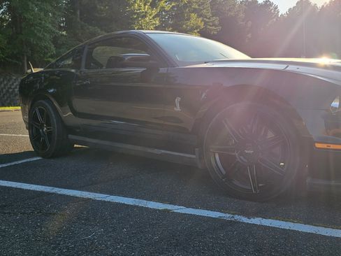 Used 2010 Ford Mustang Shelby GT500 RWD image 9