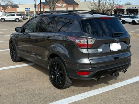 Used 2017 Ford Escape Titanium image 4