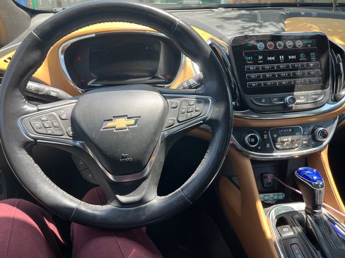 Used 2017 Chevrolet Volt Premier w/ Driver Confidence II Package FWD image 5