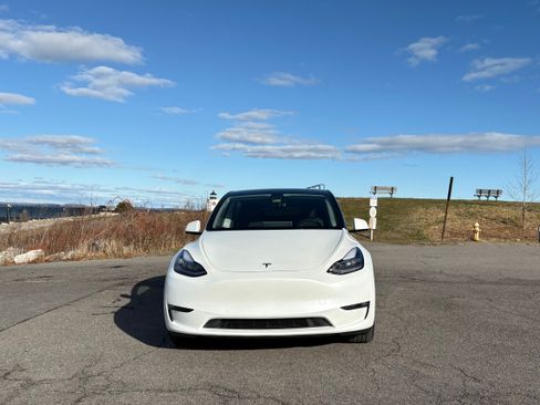 Used 2021 Tesla Model Y Long Range image 2