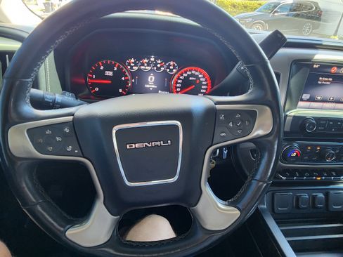 Used 2015 GMC Sierra 2500 Denali w/ Duramax Plus Package image 9