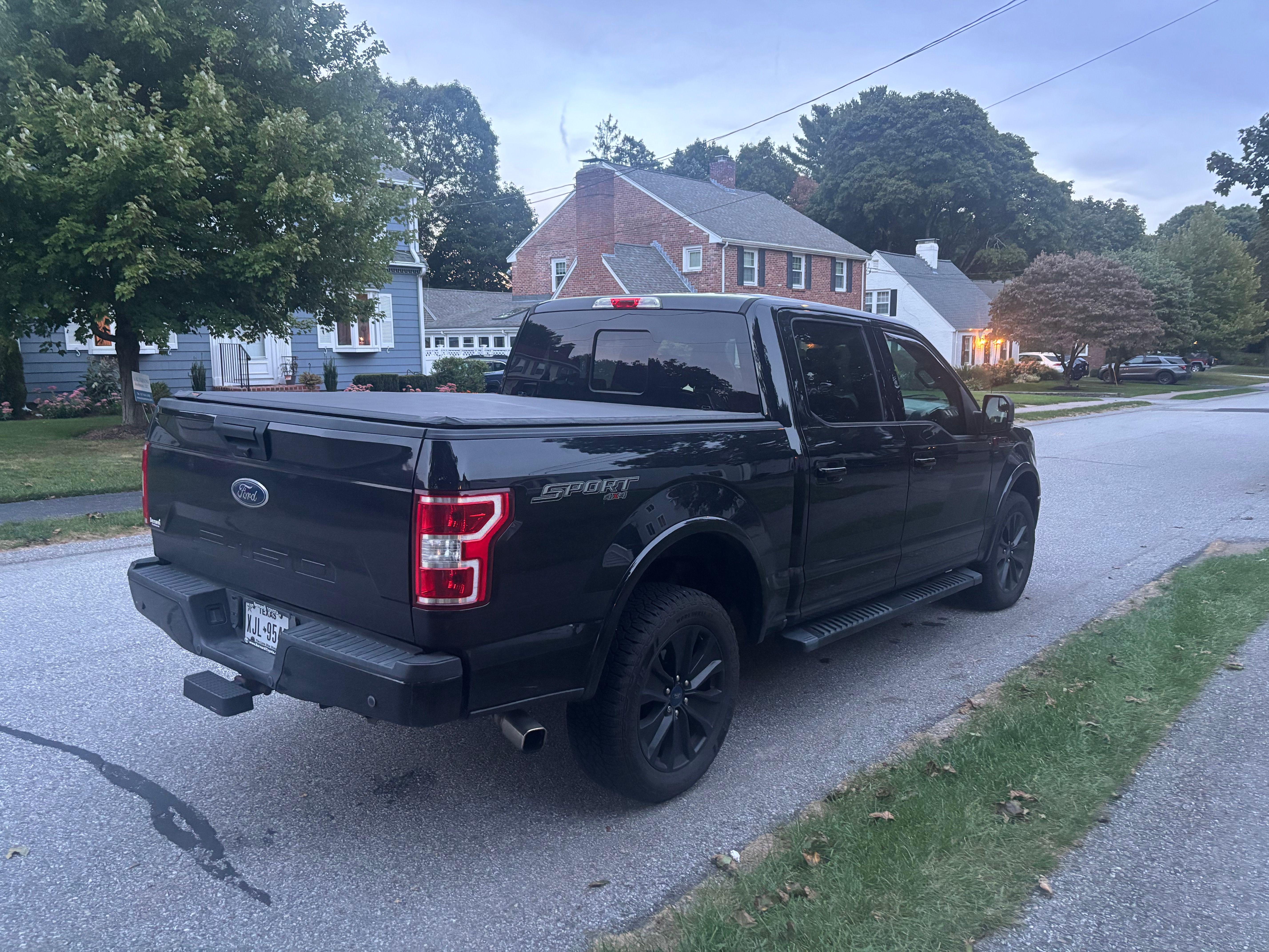 Used 2019 Ford F150 XLT w/ Equipment Group 302A Luxury AWD/4WD image 4