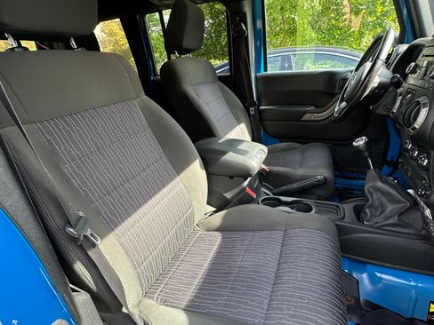 Used 2012 Jeep Wrangler Unlimited Sport AWD/4WD image 6