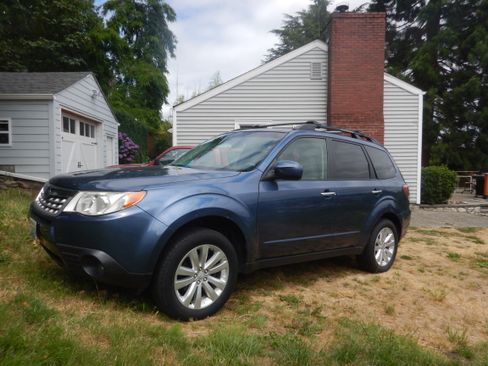 Used 2013 Subaru Forester 2.5X Premium w/ Plus Pkg AWD/4WD image 1