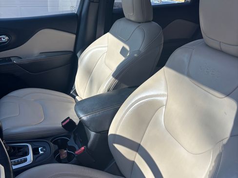 Used 2016 Jeep Cherokee Limited image 25