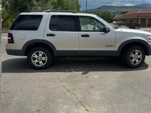 Used 2006 Ford Explorer XLT image 9