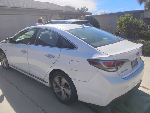Used 2017 Hyundai Sonata Plug-In Hybrid image 6