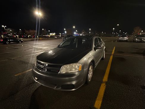 Used 2012 Dodge Avenger SE FWD image 2