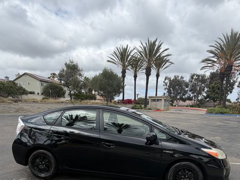 Used 2013 Toyota Prius Two FWD image 1