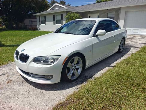 Used 2011 BMW 328i Convertible image 2
