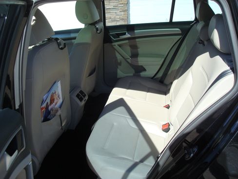 Used 2015 Volkswagen Golf TDI SE image 19