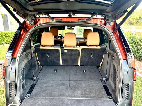 Used 2017 Land Rover Discovery HSE image 18