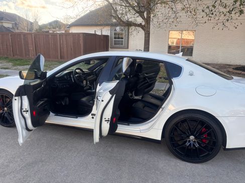 Used 2014 Maserati Quattroporte GTS image 16