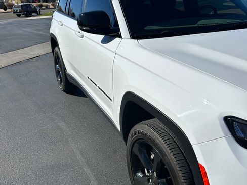 Used 2024 Jeep Grand Cherokee Altitude image 4