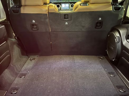 Used 2021 Jeep Wrangler Unlimited Rubicon image 10