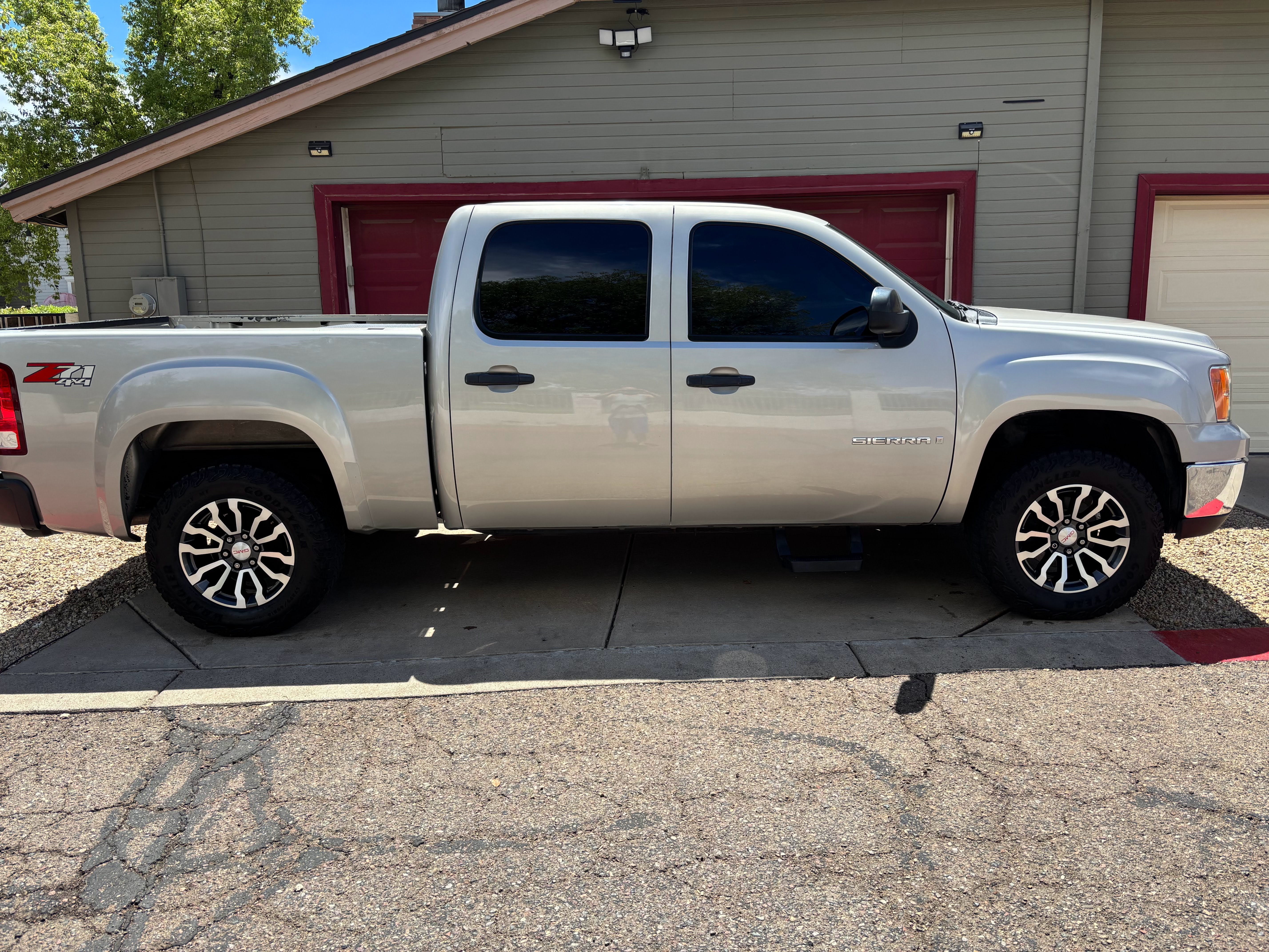Used 2009 GMC Sierra 1500 SLE w/ Power Pack Plus AWD/4WD image 4