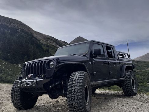 Used 2020 Jeep Gladiator Sport w/ Quick Order Package 24S image 2