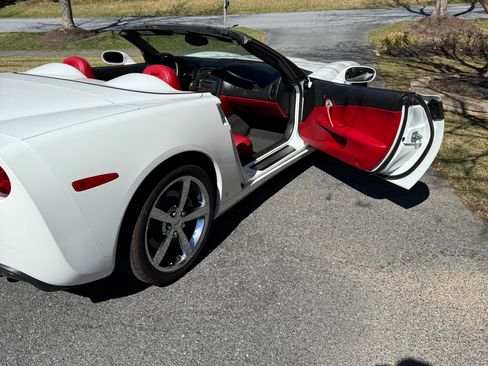 Used 2008 Chevrolet Corvette Convertible 2D w/ Preferred Equipment Group image 2