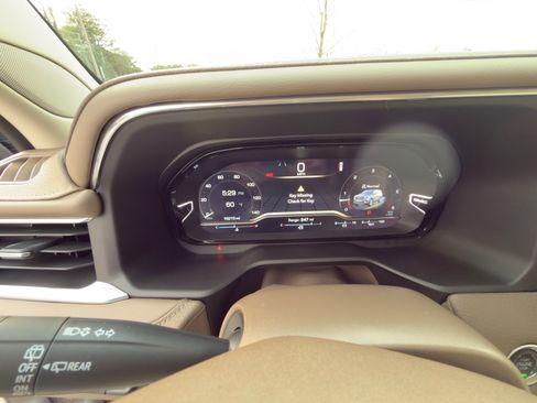 Used 2023 GMC Yukon Denali image 12