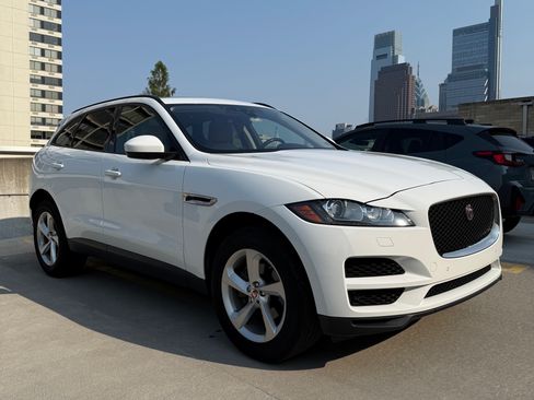 Used 2018 Jaguar F-PACE Premium image 4