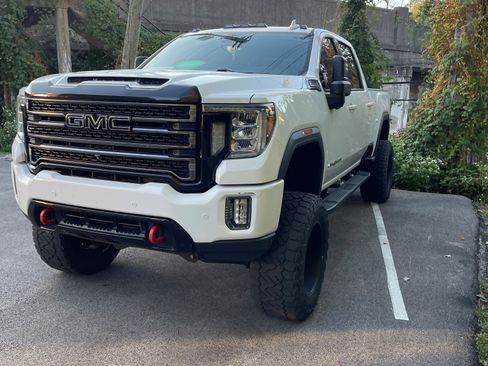 Used 2020 GMC Sierra 2500 AT4 w/ AT4 Premium Package image 2