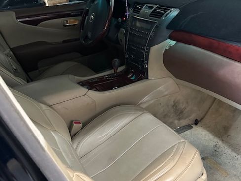 Used 2007 Lexus LS 460 RWD image 12