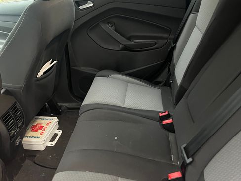 Used 2017 Ford Escape SE image 6