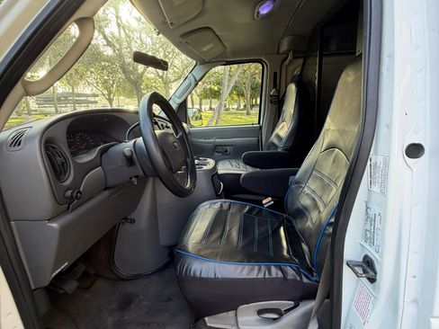 Used 2004 Ford E-350 and Econoline 350 Extended Super Duty image 23