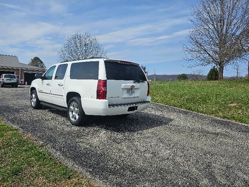 Used 2013 Chevrolet Suburban LTZ image 2