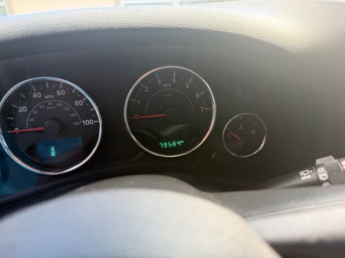 Used 2018 Jeep Wrangler Unlimited Rubicon w/ Connectivity Group image 9