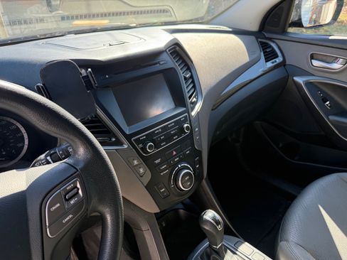 Used 2017 Hyundai Santa Fe Sport image 21