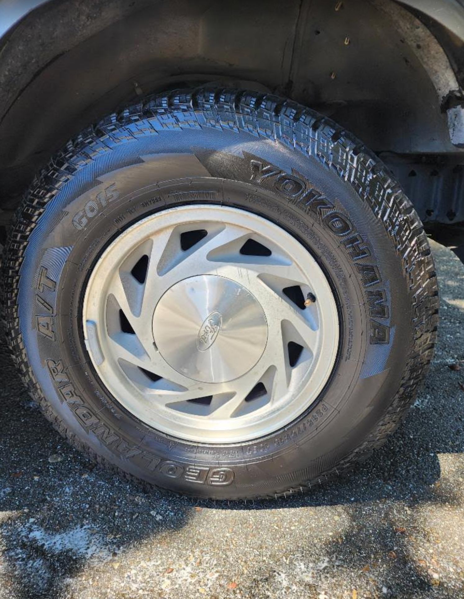 Used 2003 Ford E-150 and Econoline 150 RWD image 18