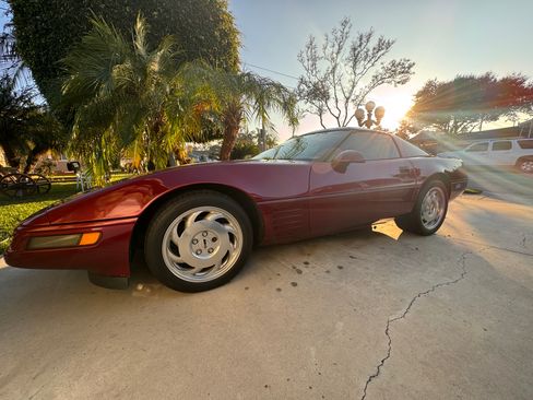 Used 1994 Chevrolet Corvette Coupe image 2