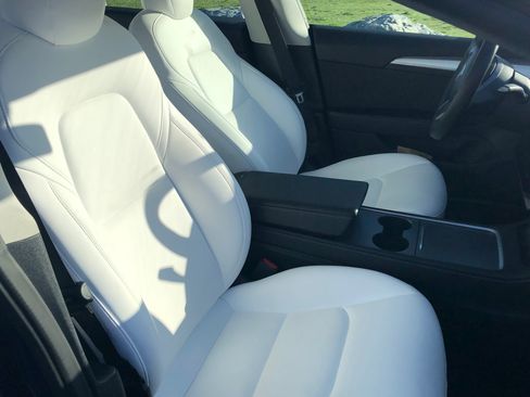 Used 2022 Tesla Model 3 Performance image 5