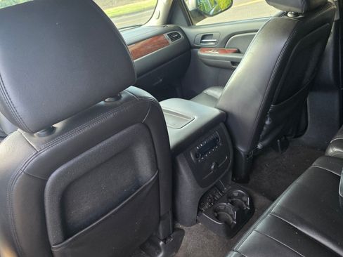 Used 2009 Chevrolet Suburban LT AWD/4WD image 4