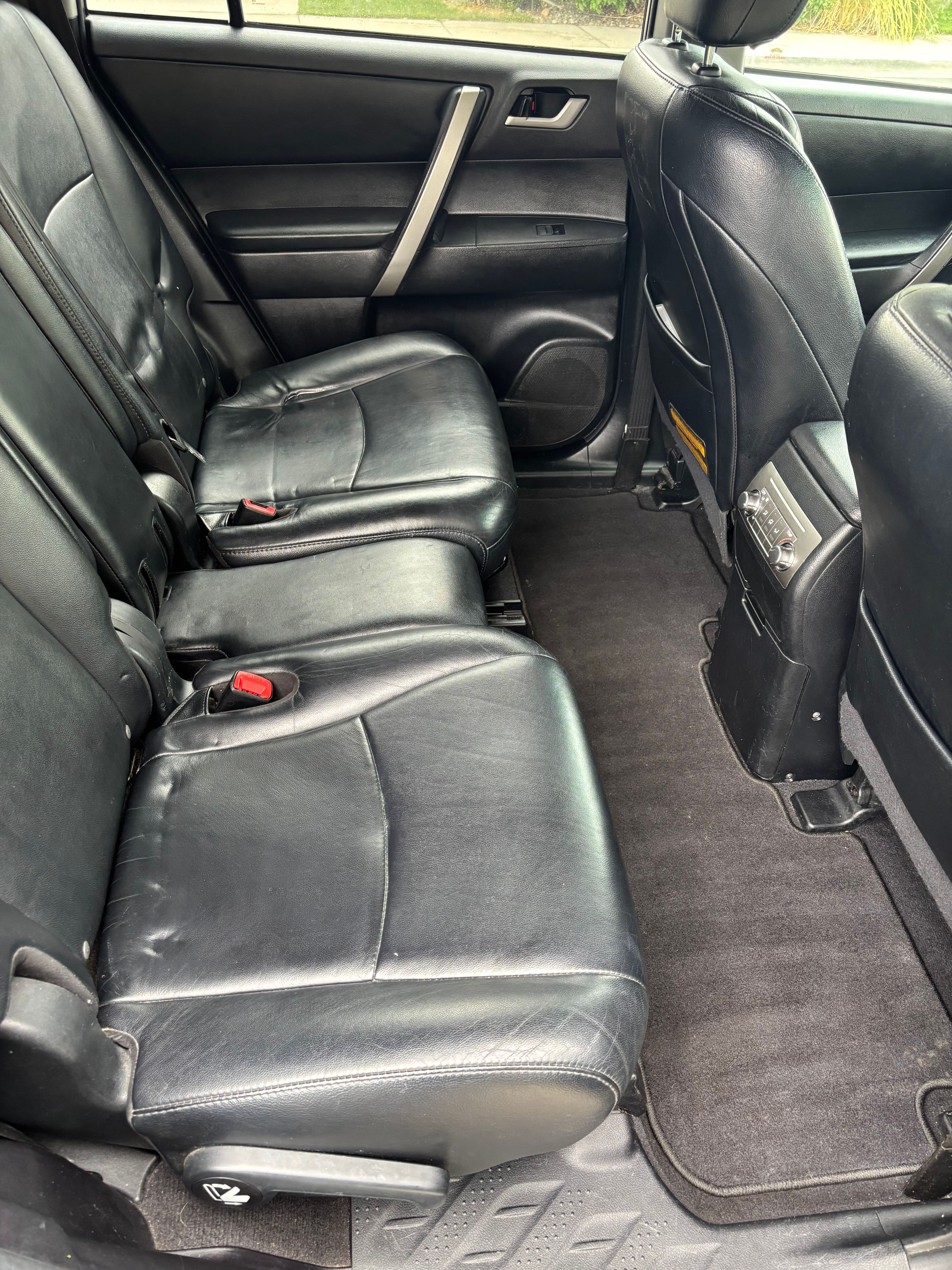 Used 2012 Toyota Highlander SE w/ Tow Pkg AWD/4WD image 8