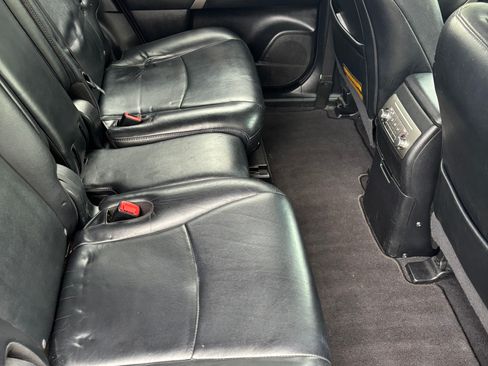 Used 2012 Toyota Highlander SE w/ Tow Pkg AWD/4WD image 8