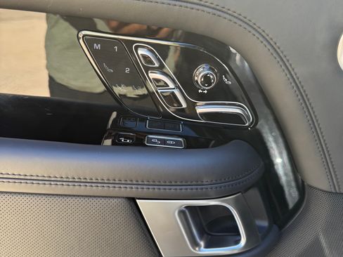 Used 2020 Land Rover Range Rover SV Autobiography Dynamic image 16