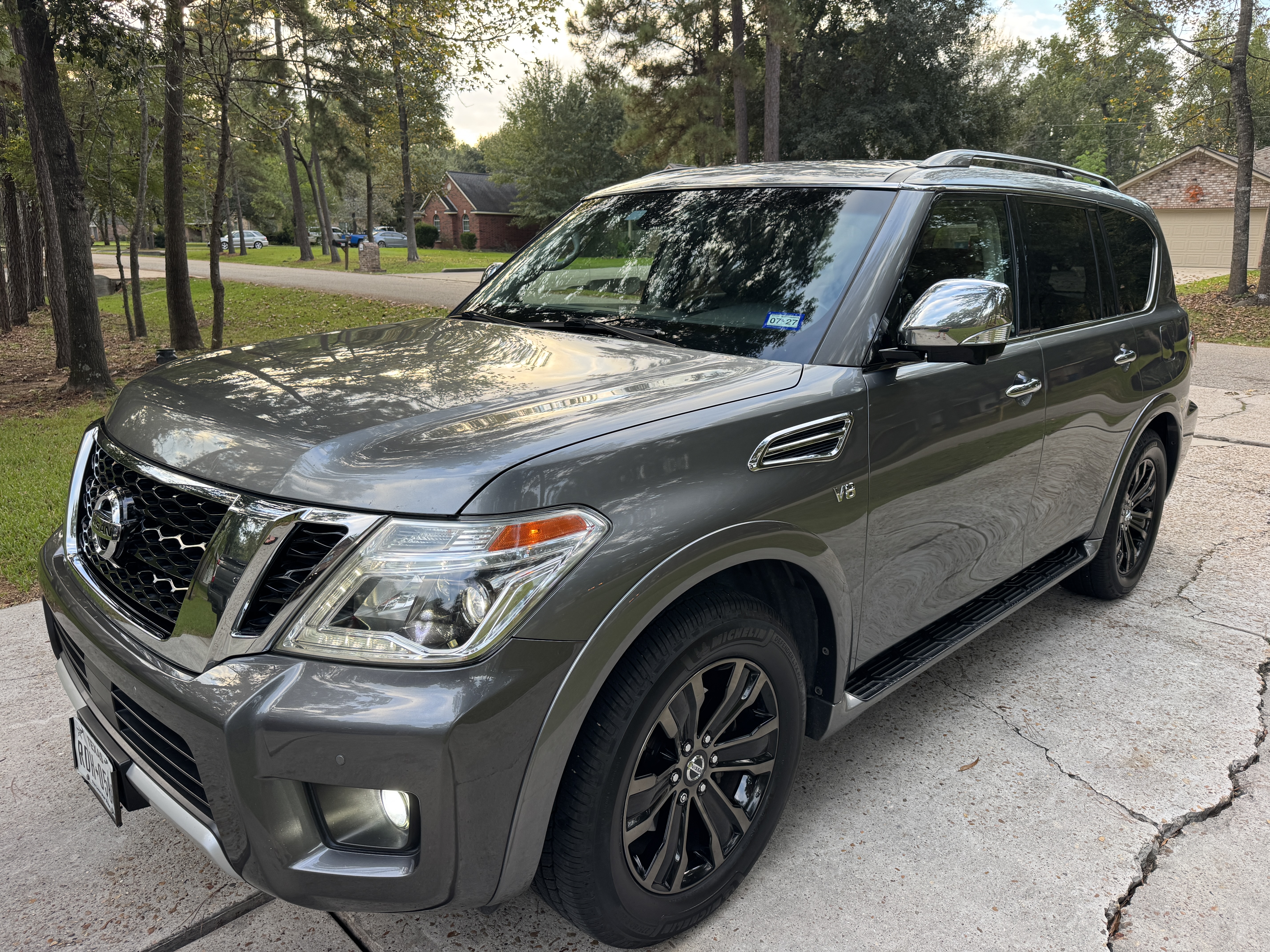 Used 2017 Nissan Armada Platinum w/ Interior Lighting Package RWD image 2