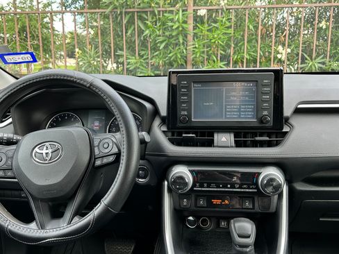 Used 2019 Toyota RAV4 XLE w/ Convenience Package image 16