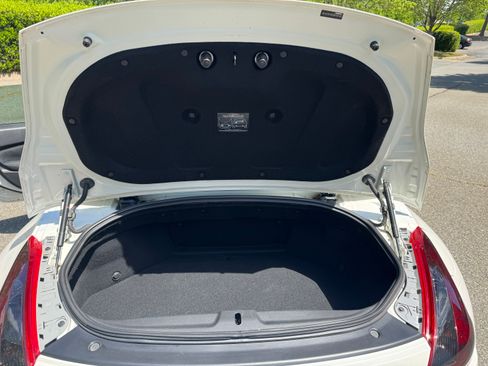 Used 2015 Nissan 370Z Touring image 32