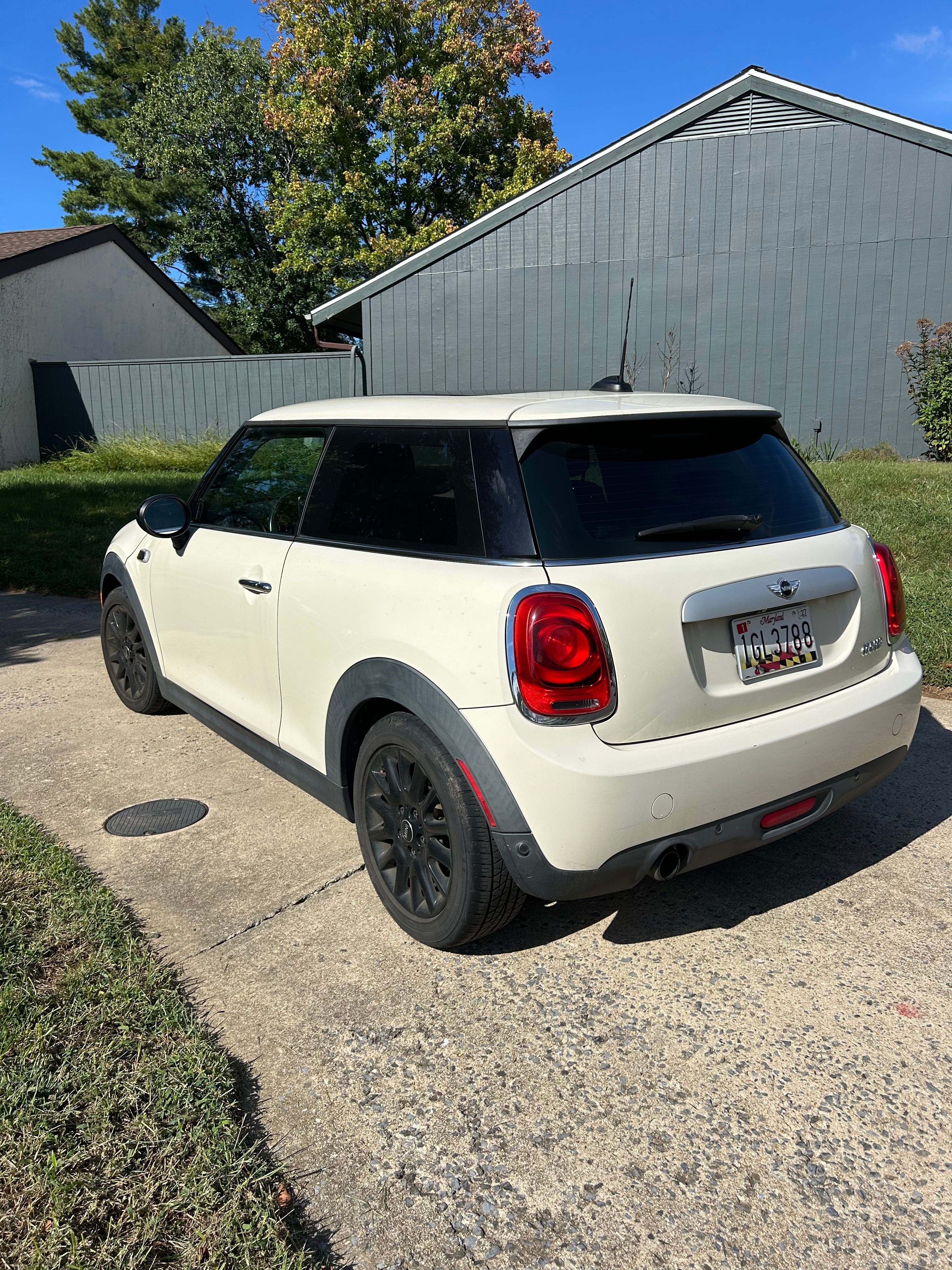 Used 2015 MINI Cooper 2-Door Hardtop FWD image 8