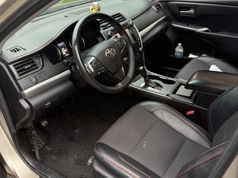 Used 2016 Toyota Camry SE image 5